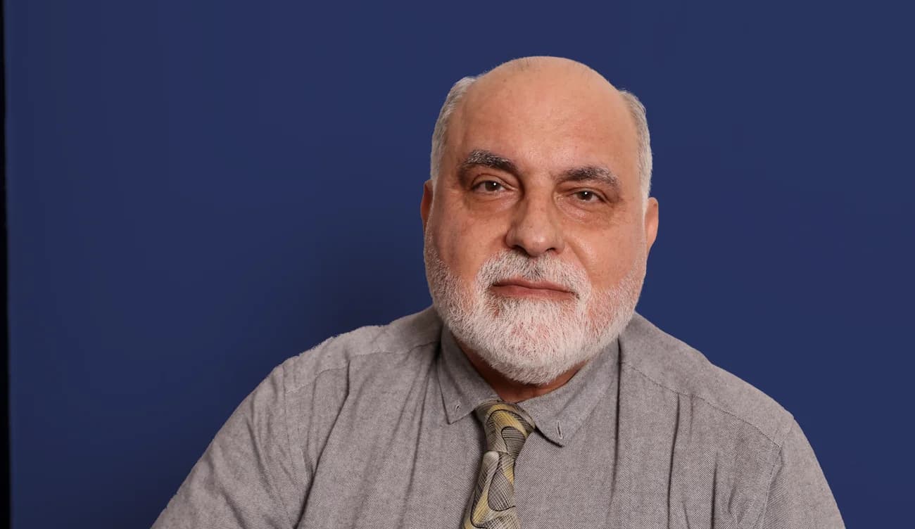 Mahmoud Chehade coaching a professional